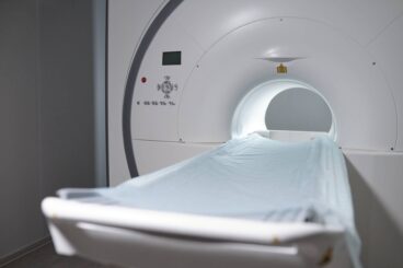 WHAT IS THE DIFFERENCE BETWEEN AN MRI AND AN X-RAY, AND DO I NEED AN MRI?